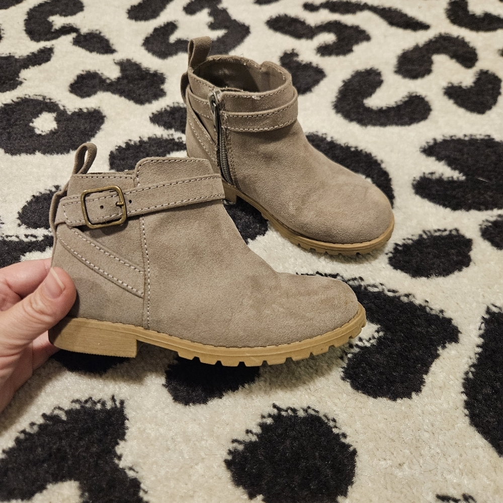 Toddler size 9 Old Navy boots